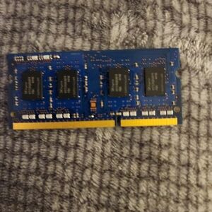 SK Hynix 4GB DDR3L 1600MHz (PC3L-12800S) laptop RAM